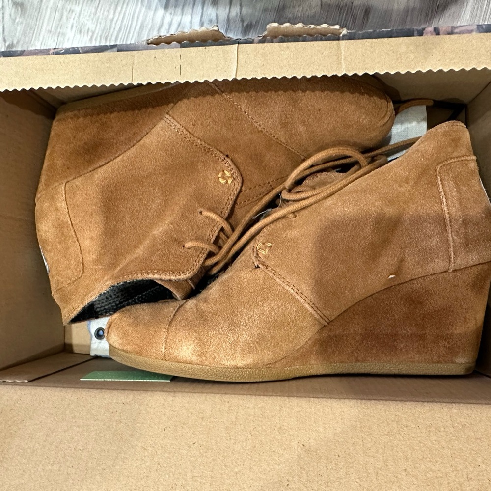 Toms Tan Suede Wedge Booties